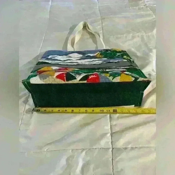 Tote bag
Nice tote bag in fair condition - Picture 3 of 9